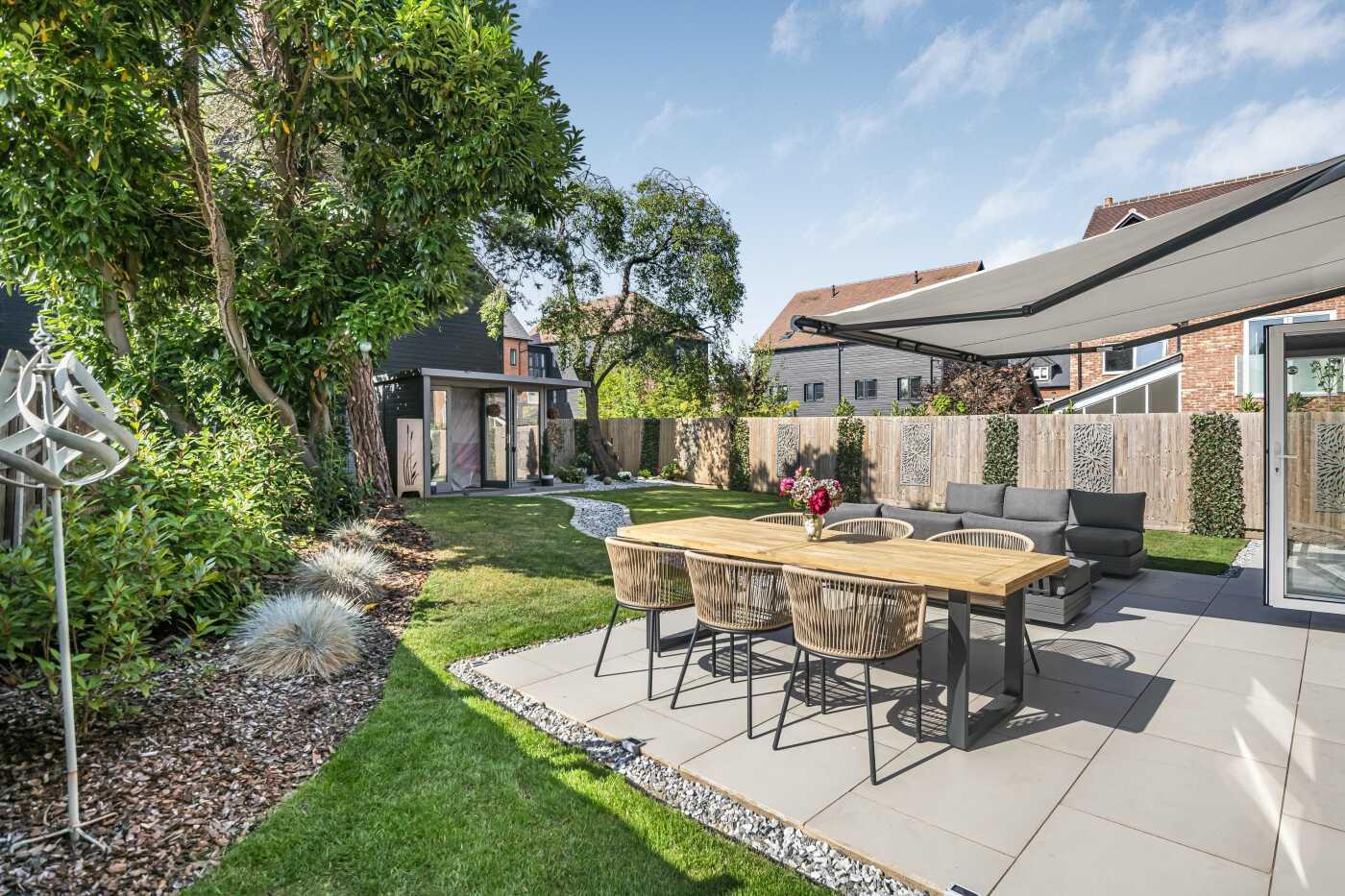 Flint Close, Rotherfield Greys, Henley-On-Thames